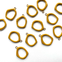 【4個】メタルチャーム＊不規則フレーム＊マスタードイエロー 1枚目の画像