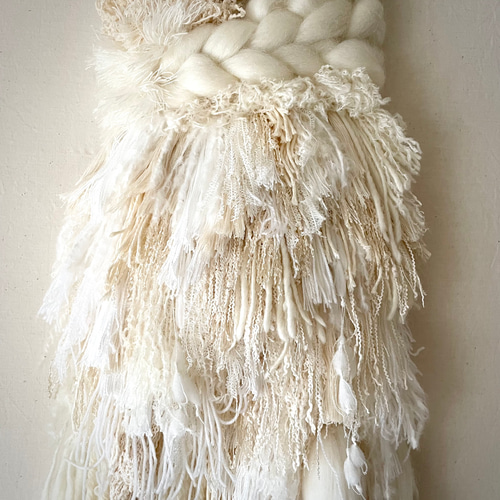 一点もの　ウィービング タペストリー 『みるく色のたぺすとり。片角のトナカイ 』 一点もの】流木 ウィービングタペストリー 『みるく色のたぺすとり。n.』