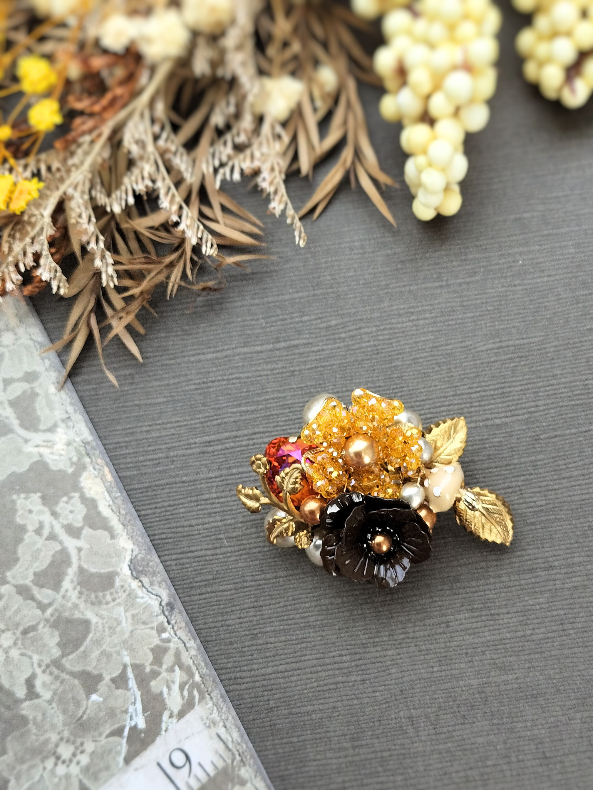 brooch　真鍮　ライトブラウン　秋　フラワー　きのこ　リーフ