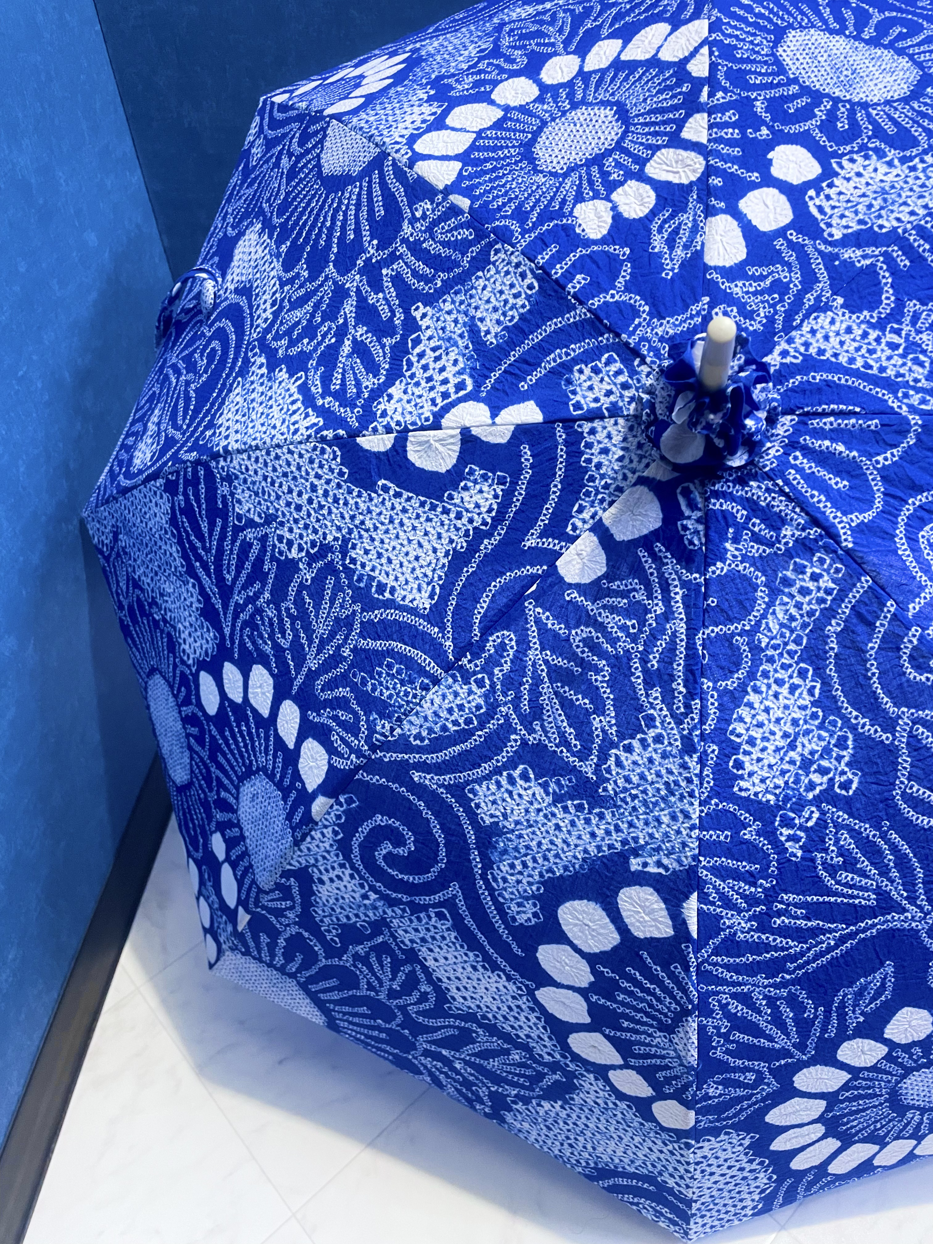 浴衣から生まれた日傘　破れ窓に 望む三日月雲隠る