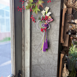 ＊2サイズ展開＊凛としたしつらえ・紫牡丹【単品ページ】//カラーとサンキライのお正月しめ縄飾り 6枚目の画像