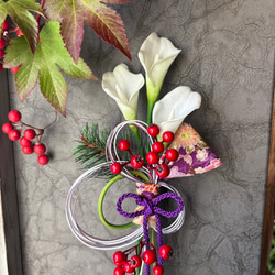 ＊2サイズ展開＊凛としたしつらえ・紫牡丹【単品ページ】//カラーとサンキライのお正月しめ縄飾り 4枚目の画像