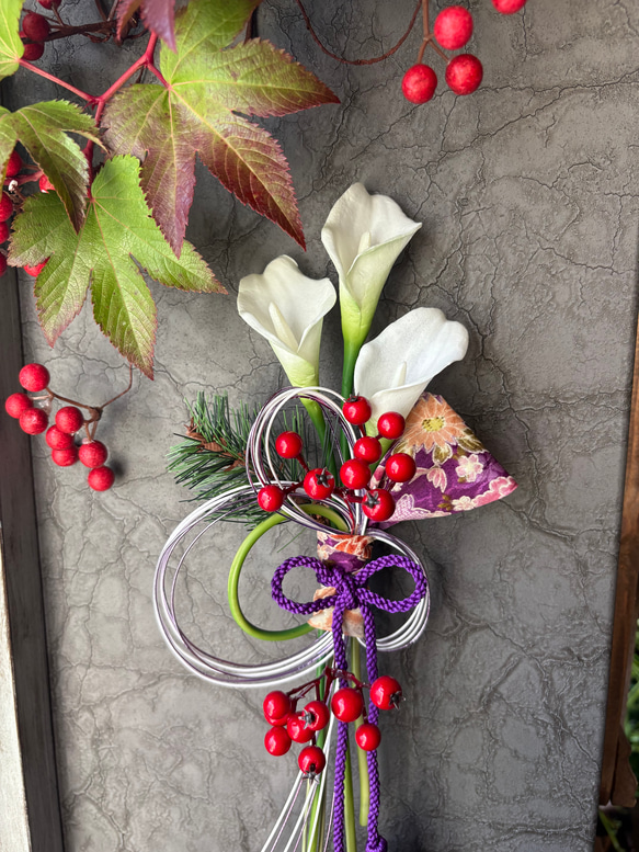 ＊2サイズ展開＊凛としたしつらえ・紫牡丹【単品ページ】//カラーとサンキライのお正月しめ縄飾り 4枚目の画像