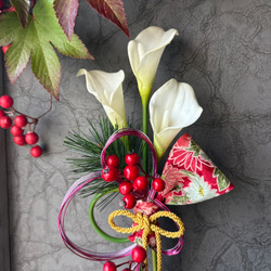 ＊2サイズ展開＊凛としたしつらえ・紅牡丹【単品ページ】//カラーとサンキライのお正月しめ縄飾り 4枚目の画像