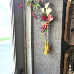 ＊2サイズ展開＊凛としたしつらえ・紅牡丹【単品ページ】//カラーとサンキライのお正月しめ縄飾り 5枚目の画像