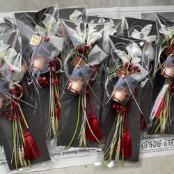 ＊2サイズ展開＊凛としたしつらえ・紅牡丹【単品ページ】//カラーとサンキライのお正月しめ縄飾り 8枚目の画像