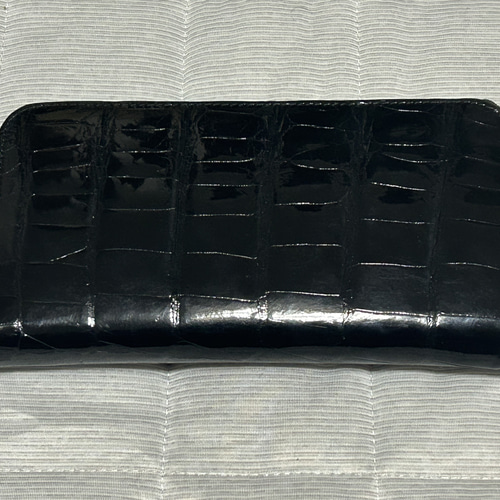 クロコダイル 黒色財布 シャイニング加工 一枚革センター 本革