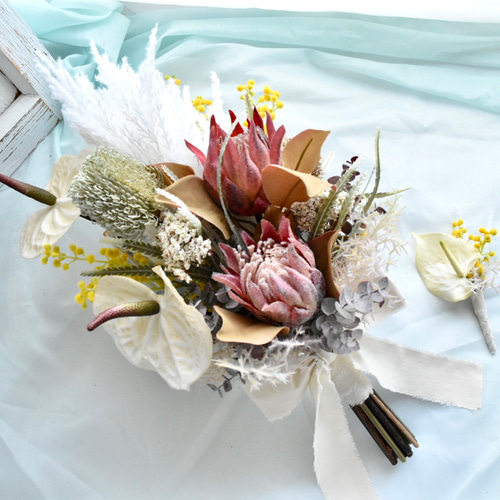 SALE！即納OK ドライフラワータッチのプロテア・ブーケ、ブトニア付き  