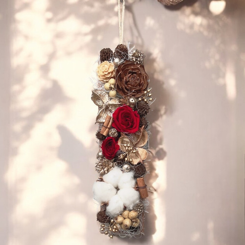 壁掛け 赤バラ 木の実のアレンジ 赤いバラ壁飾り 赤いバラアレンジ