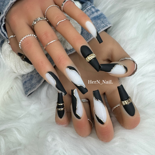 ブラックうねうねマットリングネイルチップ ネイルチップ（つけ爪