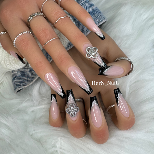四葉パーツVフレンチ大人ネイルチップ ネイルチップ（つけ爪） HerN