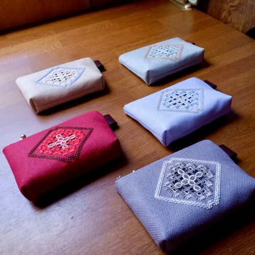 カタン糸二重　本刺繍　刺繍フリンジ付きパーティーバッグ　ヴィンテージ ハーダンガー刺繍×こぎん刺し】ミニミニ刺繍ポーチ＊赤 小銭入れ