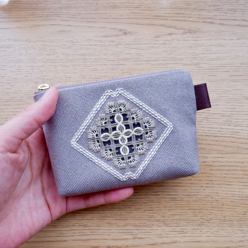 ハーダンガー刺繍×こぎん刺し】ミニミニ刺繍ポーチ*灰 小銭入れ ハーダンガー刺繍×こぎん刺し】ミニミニ刺繍ポーチ*灰 小銭入れ