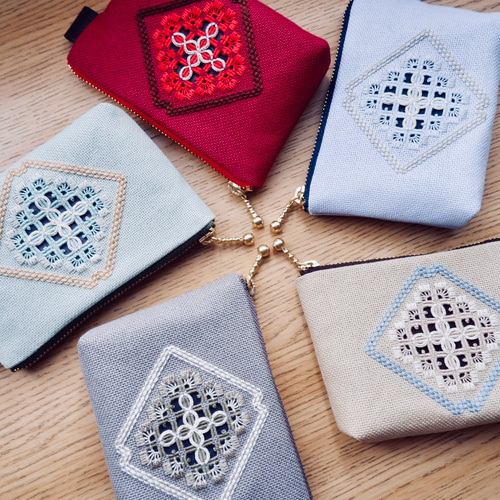 ハーダンガー刺繍×こぎん刺し】ミニミニ刺繍ポーチ*灰 小銭入れ ハーダンガー刺繍×こぎん刺し】ミニミニ刺繍ポーチ*灰 小銭入れ