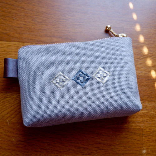 ハーダンガー刺繍×こぎん刺し】ミニミニ刺繍ポーチ*灰 小銭入れ ハーダンガー刺繍×こぎん刺し】ミニミニ刺繍ポーチ*灰 小銭入れ