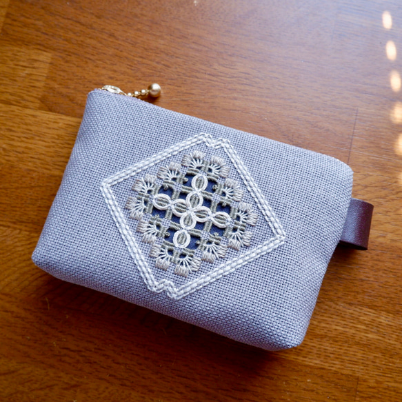 ハーダンガー刺繍×こぎん刺し】ミニミニ刺繍ポーチ*灰 小銭入れ ハーダンガー刺繍×こぎん刺し】ミニミニ刺繍ポーチ*灰 小銭入れ