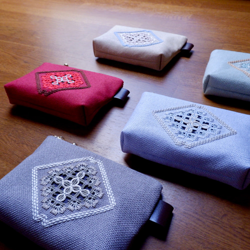 yukiemon/バルーンランド刺繍/限定ピンクベージュ/ミニポーチ 一部店舗限定】メタリックポーチセットチェーンキーホルダー