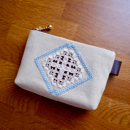 yukiemon 刺繍パウダーフレーク　20㎝ファスナーお財布ポーチ　No.5 ハーダンガー刺繍×こぎん刺し】ミニミニ刺繍ポーチ＊ベージュ