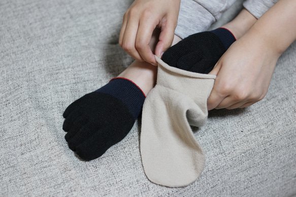 身体から出る遠赤を吸収・発熱！カーボン糸と美濃和紙糸を使った「あしなか」5本指靴下 11枚目の画像