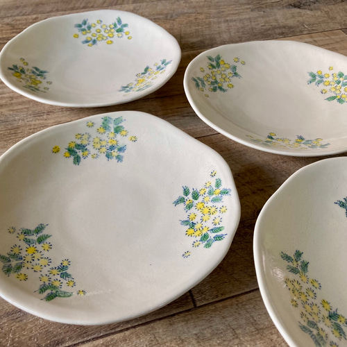 ミモザ柄のお皿(20㎝プレート) 中皿 小筆 通販 18318899｜Creema