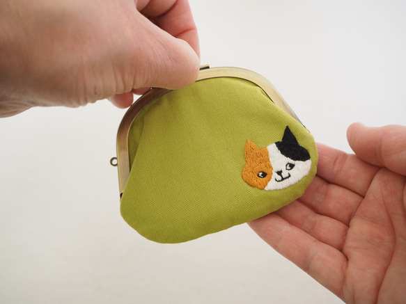 手刺繍ねこのぺたんこがまぐちコインケース≪c-5≫ 4枚目の画像