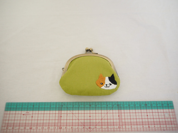 手刺繍ねこのぺたんこがまぐちコインケース≪c-5≫ 2枚目の画像