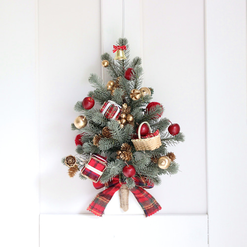 赤いりんごとタータンチェックのクリスマス 壁掛けのクリスマスツリー