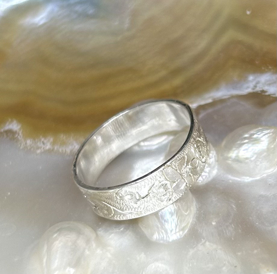 お花の手彫りリング