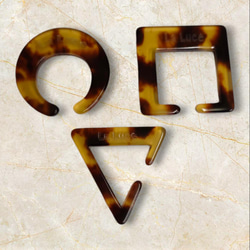 New‼︎ べっ甲(本物)×アクリル　異素材イヤーカフ　¥3200 New‼︎ べっ甲(本物)×アクリル異素材イヤーカフ¥3200