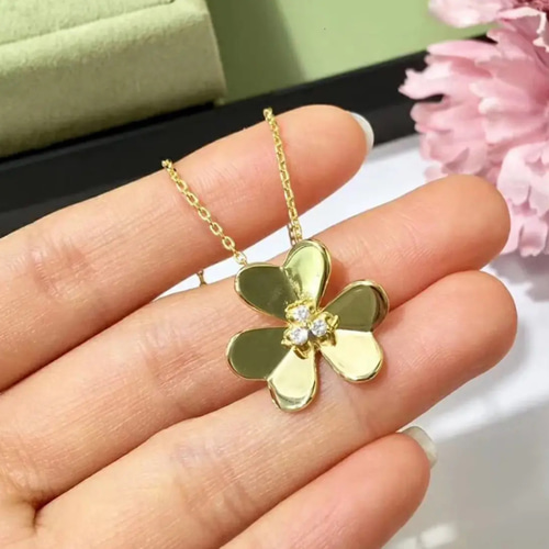 最高級✨ダイヤモンド✨ラージサイズ✨フラワーネックレス✨ゴールド 最高級】creema限定 ハイグレード ラージフラワー ダイヤモンド