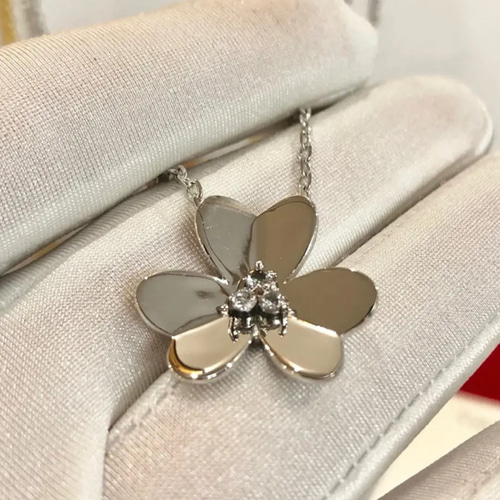 最高級✨ダイヤモンド✨ラージサイズ✨フラワーネックレス✨ゴールド 最高級】creema限定 ハイグレード ラージフラワー ダイヤモンド