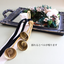 ベル＆コットンリボン付ナチュラルシャビークリスマスリース（ゴールド）【プリザーブドフラワー】 4枚目の画像