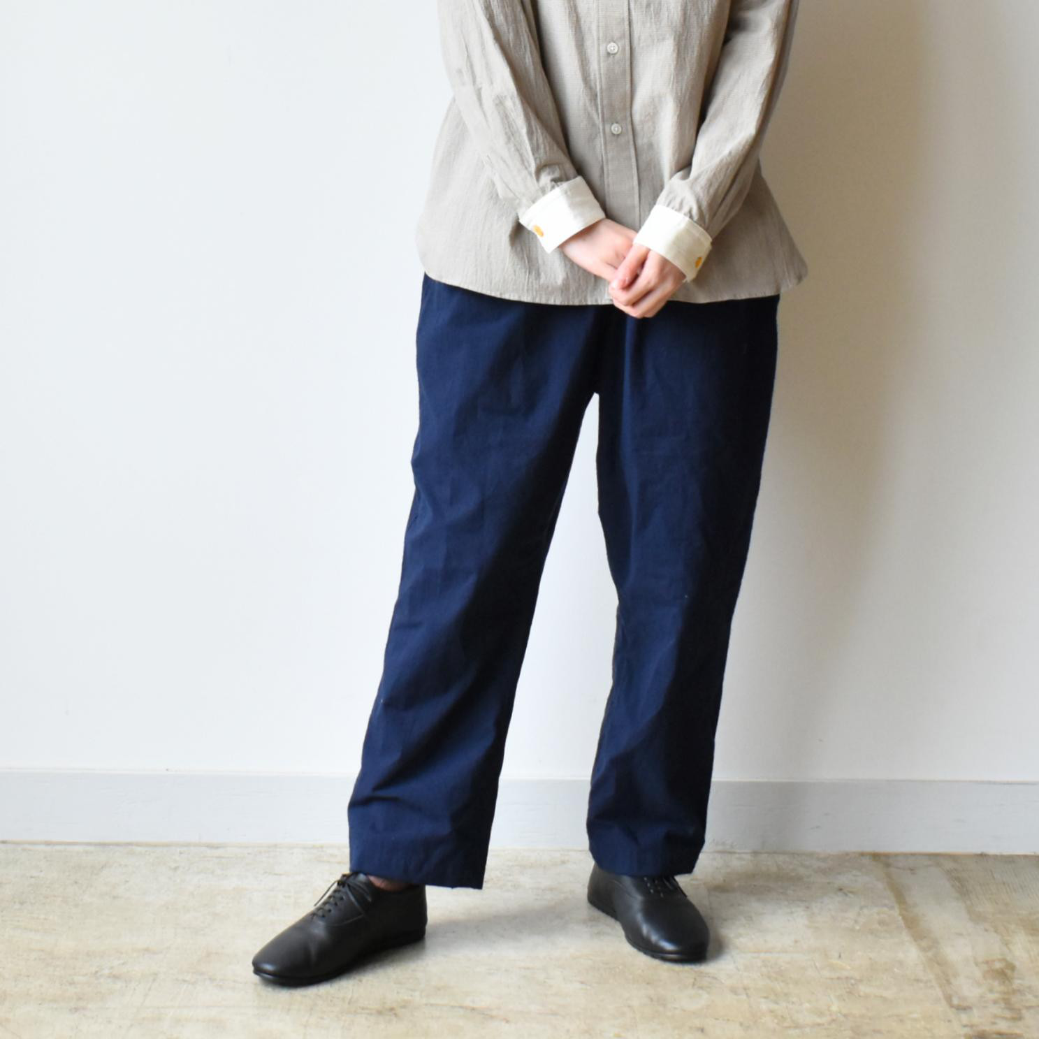 リラックス感のある穿き心地、コットンシルクテーパードパンツ（ユニセックス）【SOPT024F】