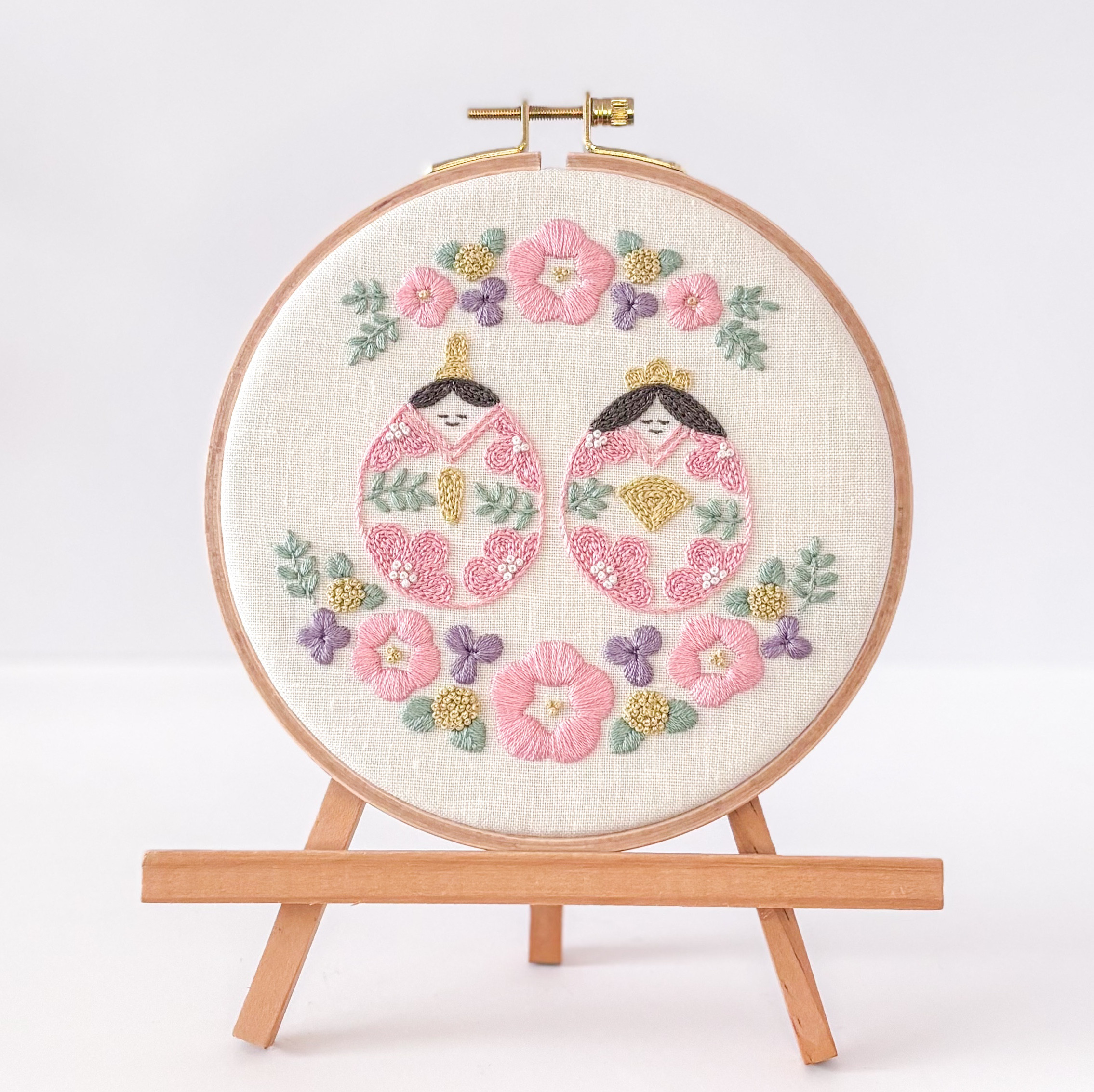 刺繍のおひなさま　ファブリックパネル　パステルピンク 直径16cm /雛祭り　桃の節句 インテリア アート