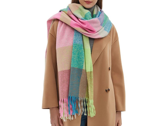 軽くてやわらかい オーバーサイズドチェックマフラー ネオン系 ギフトにも ワントーンコーデのアクセントにも◎ 1枚目の画像