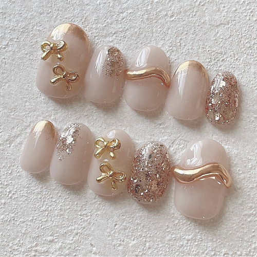 ［11］ネイルチップ ニュアンスネイル モノトーン ホログラム ぷっくり ミラー 18741028a9af0d716c831b7b58b692
