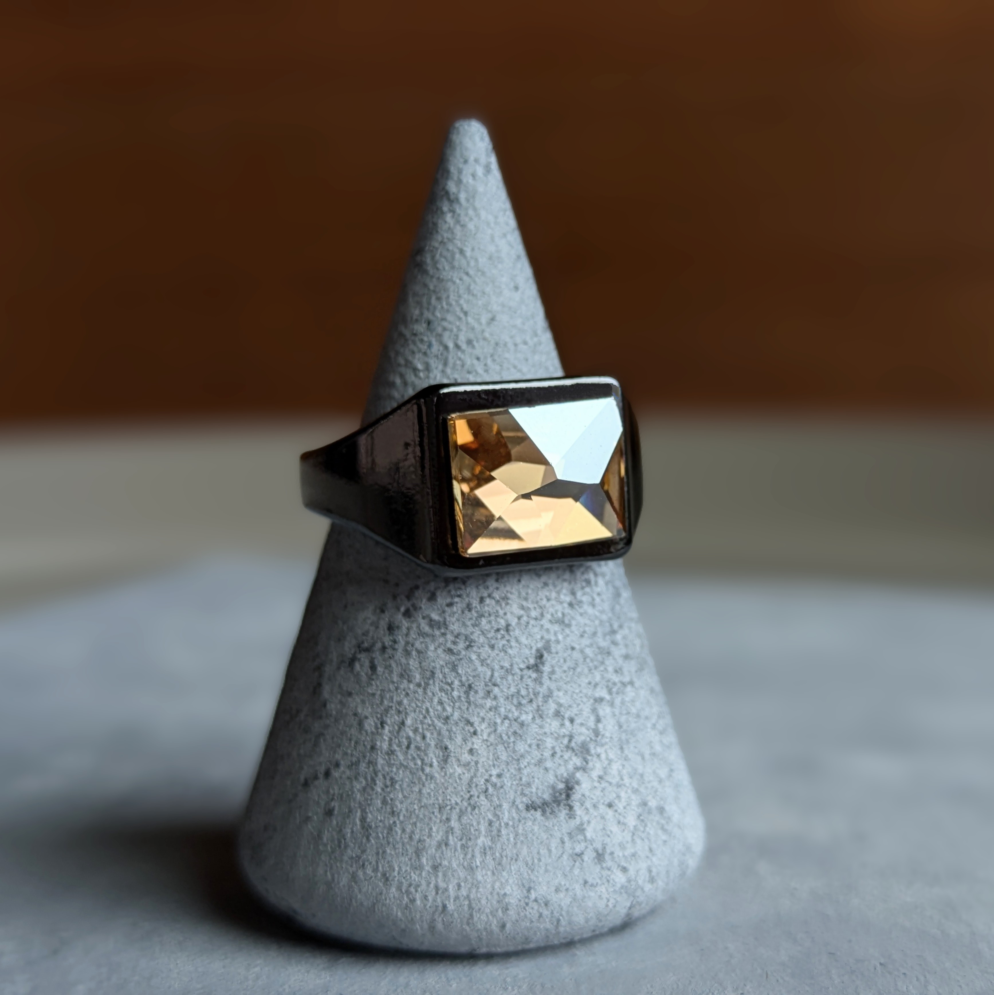 他と被らない抜群の存在感 グレーメタル レクタングルChampagneトパーズ チャンキーシグネットリング ペア可