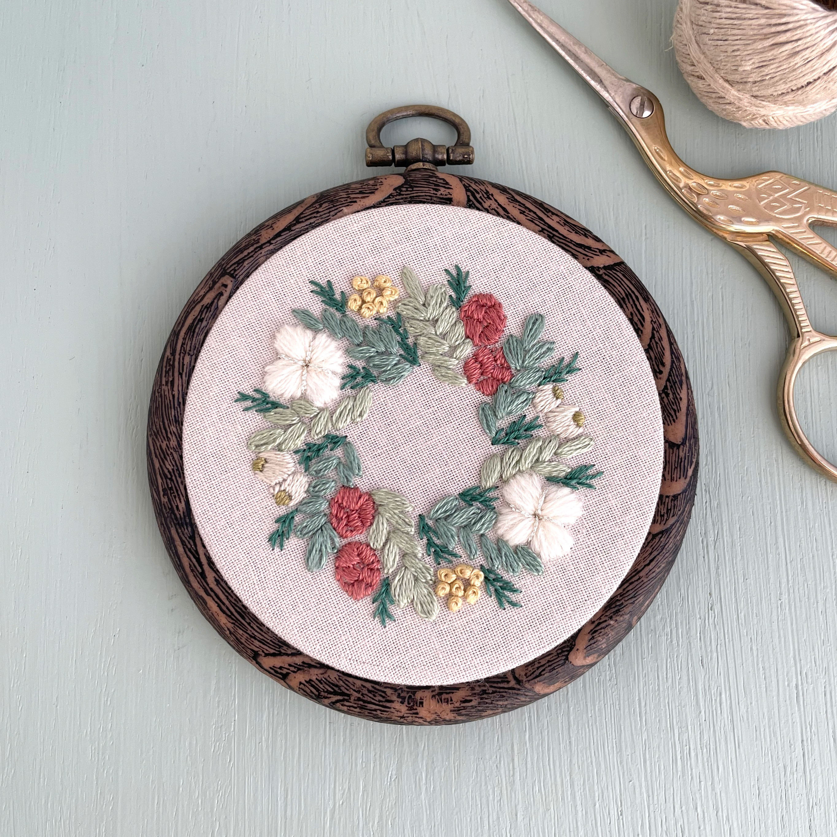 エクリュ紅茶染めレース ミニリース.。oOレースのリース　刺繍枠のリース