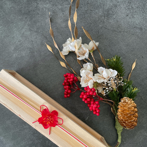 しめ縄飾り【中】白梅と松の正月飾り＊その後も飾れるスワッグ