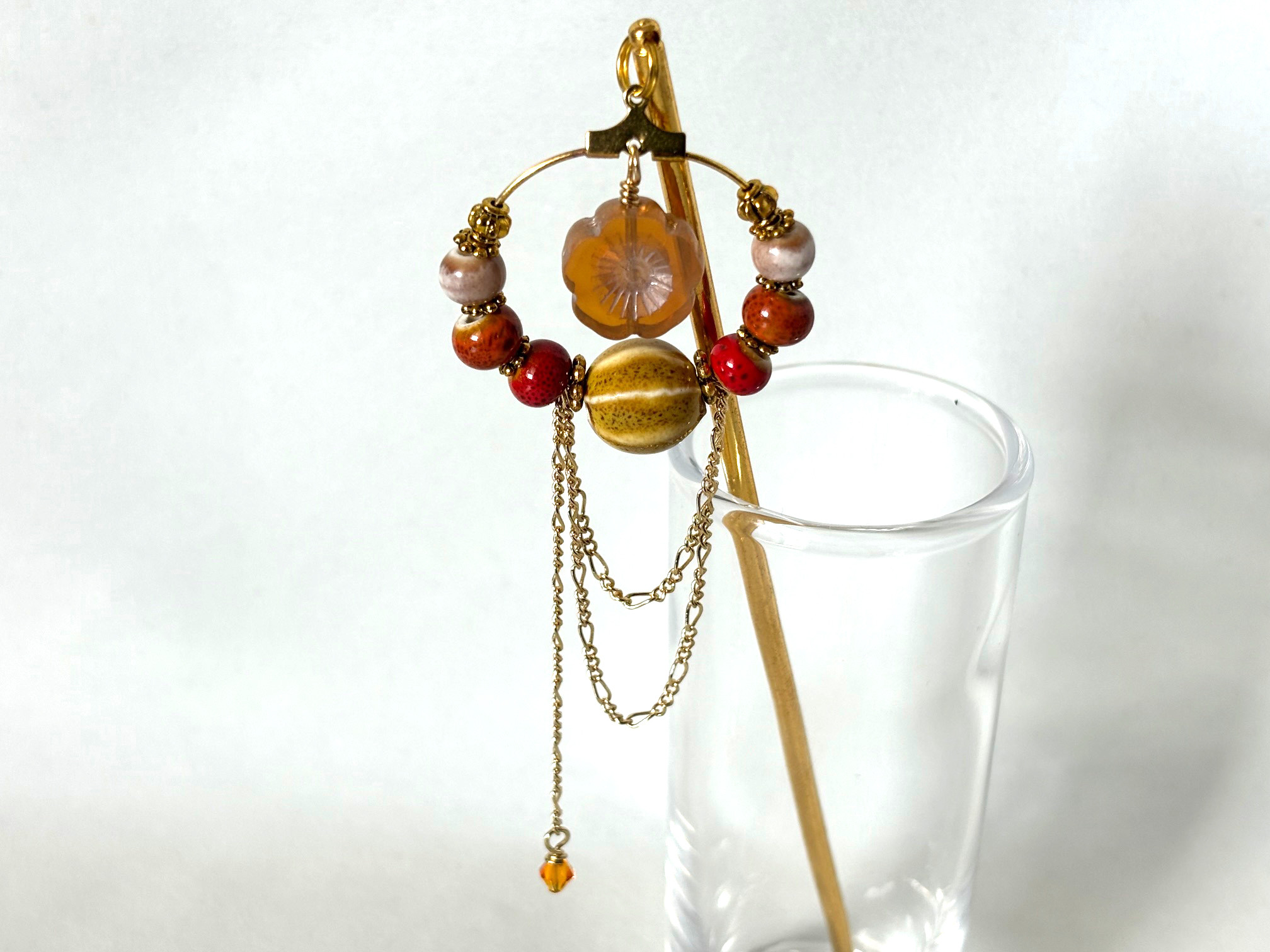 かんざし　オレンジのお花とカラフル陶器ビーズA　一本簪　一本挿し　秋　ゴールド　黄色　イエロー　赤　レッド