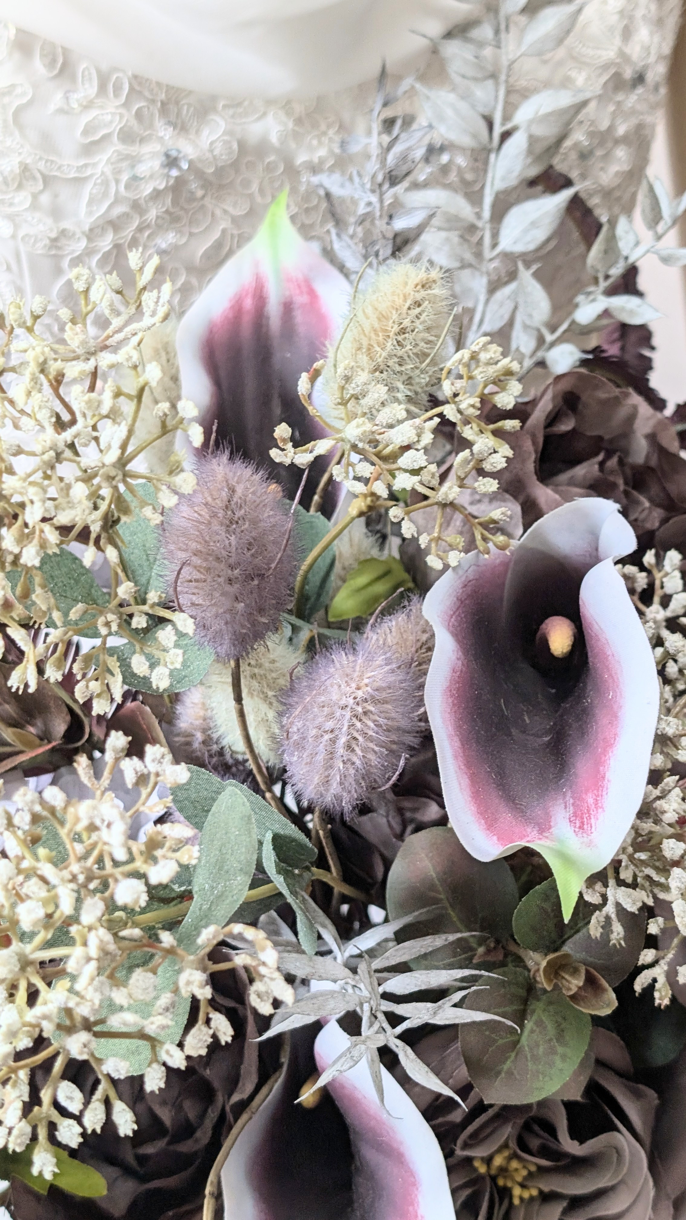 パープル×ブラウンの個性派ウエディングブーケ 〜深みカラーで魅せる  ブートニア込み　世界で1つ貴女だけにお勧めします。