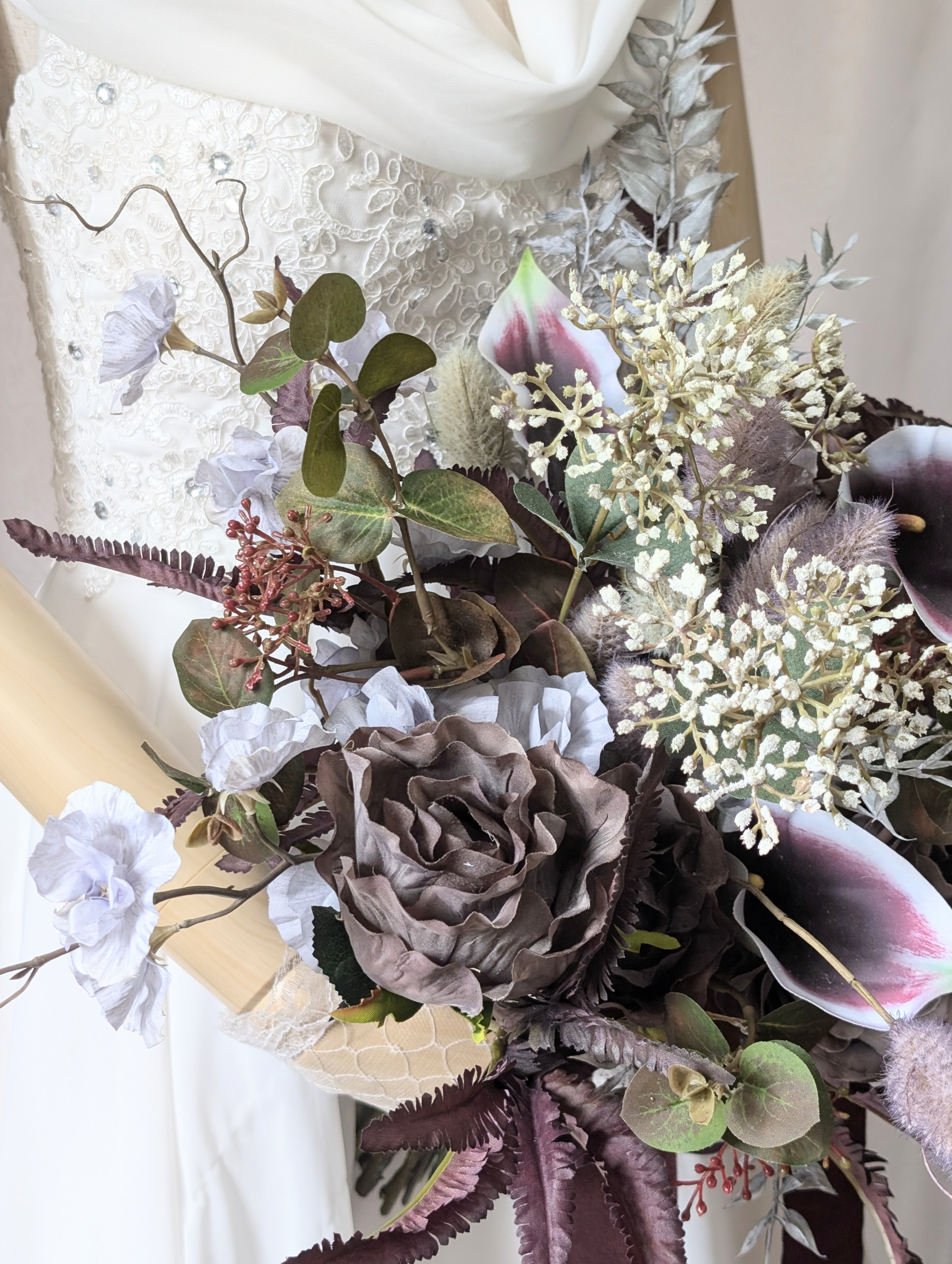 パープル×ブラウンの個性派ウエディングブーケ 〜深みカラーで魅せる  ブートニア込み　世界で1つ貴女だけにお勧めします。