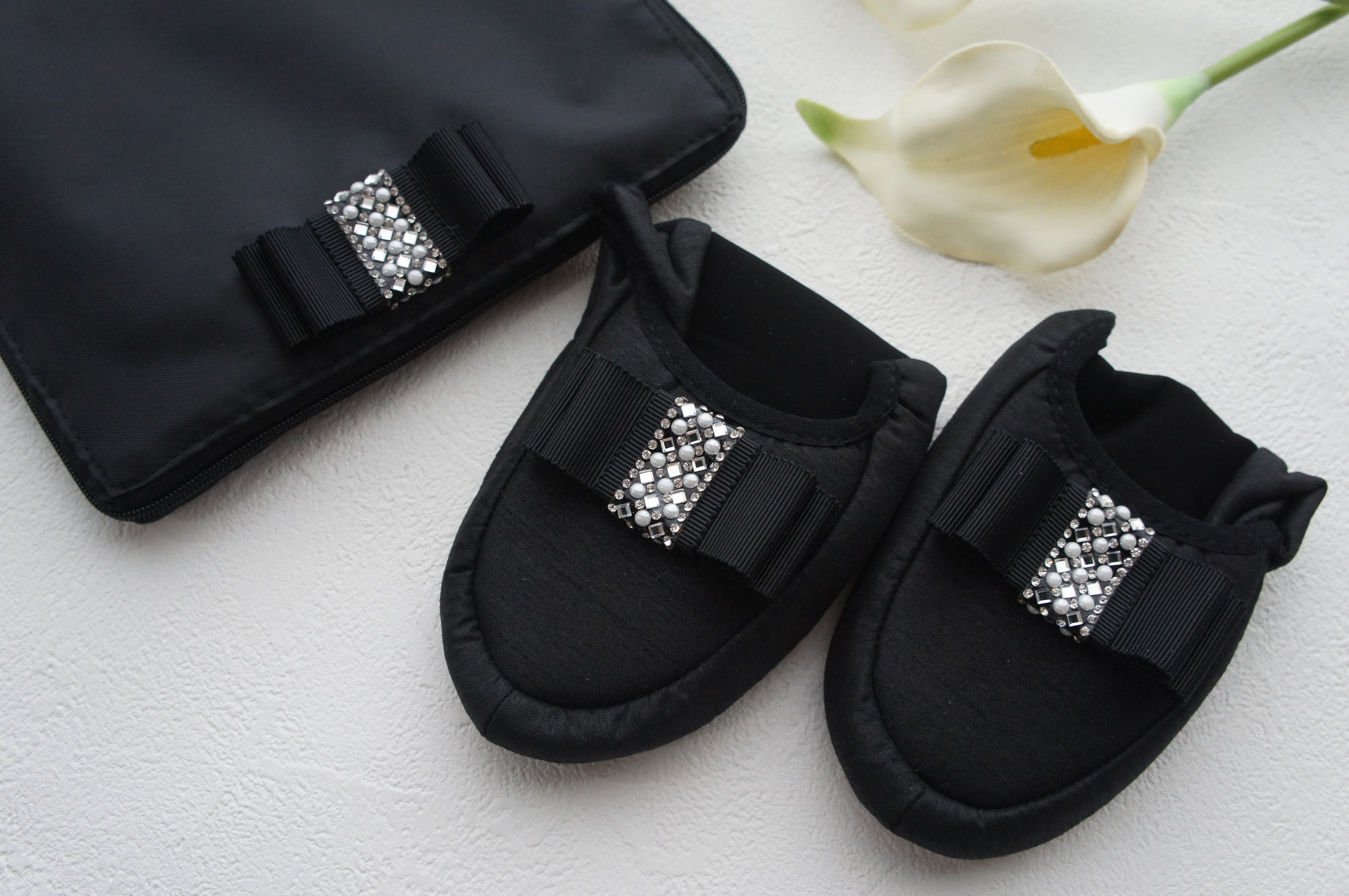 折りたたみスリッパ　キラキラビジュー付き　携帯スリッパ　ルームシューズ　収納ケース