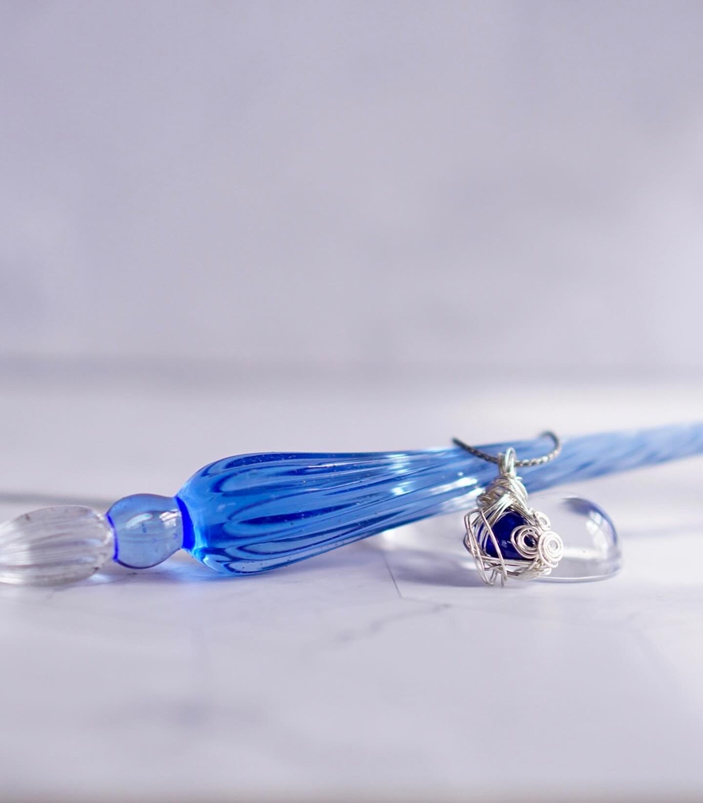 小さな宝石質サファイアのネックレス