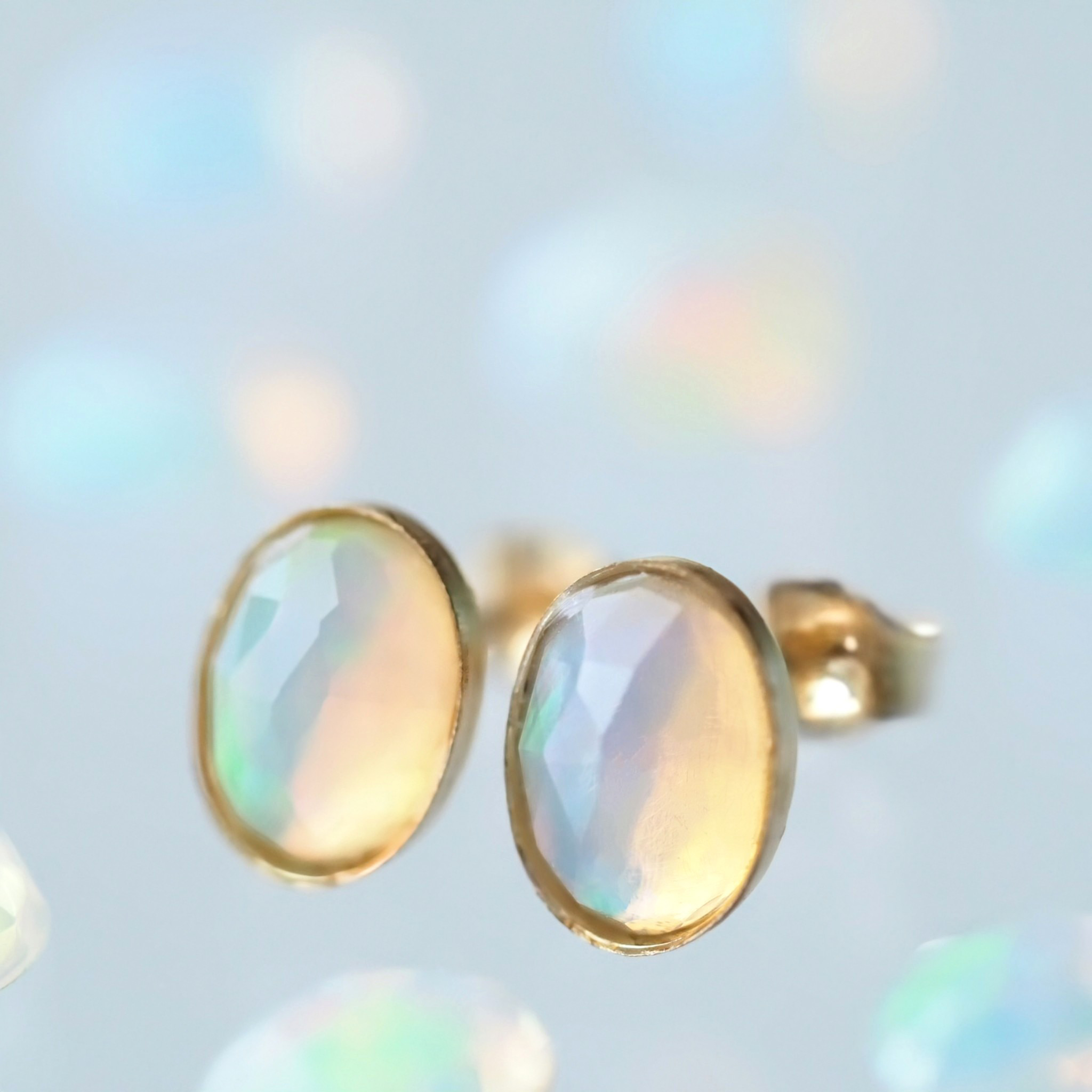 《エチオピア産オパール宝石質AAAローズカットスタッドピアス》