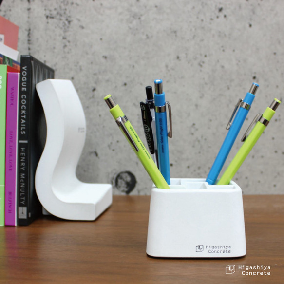 【倒れない】ペン立て (キューブ) - コンクリート/モルタル/セメント 2枚目の画像