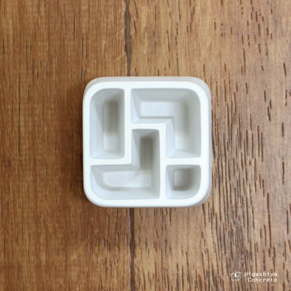 【倒れない】ペン立て (キューブ) - コンクリート/モルタル/セメント 6枚目の画像