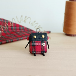 ロボット型チャーム 黒と赤 ロボット型チャーム 黒と赤 82bcb3600ff519277db1a441a4361b