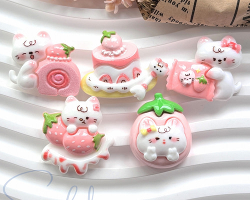 いちごねこちゃんと苺のチャーム A4396 いちごチャーム 樹脂製イチゴチャーム かわいいフルーツチャーム