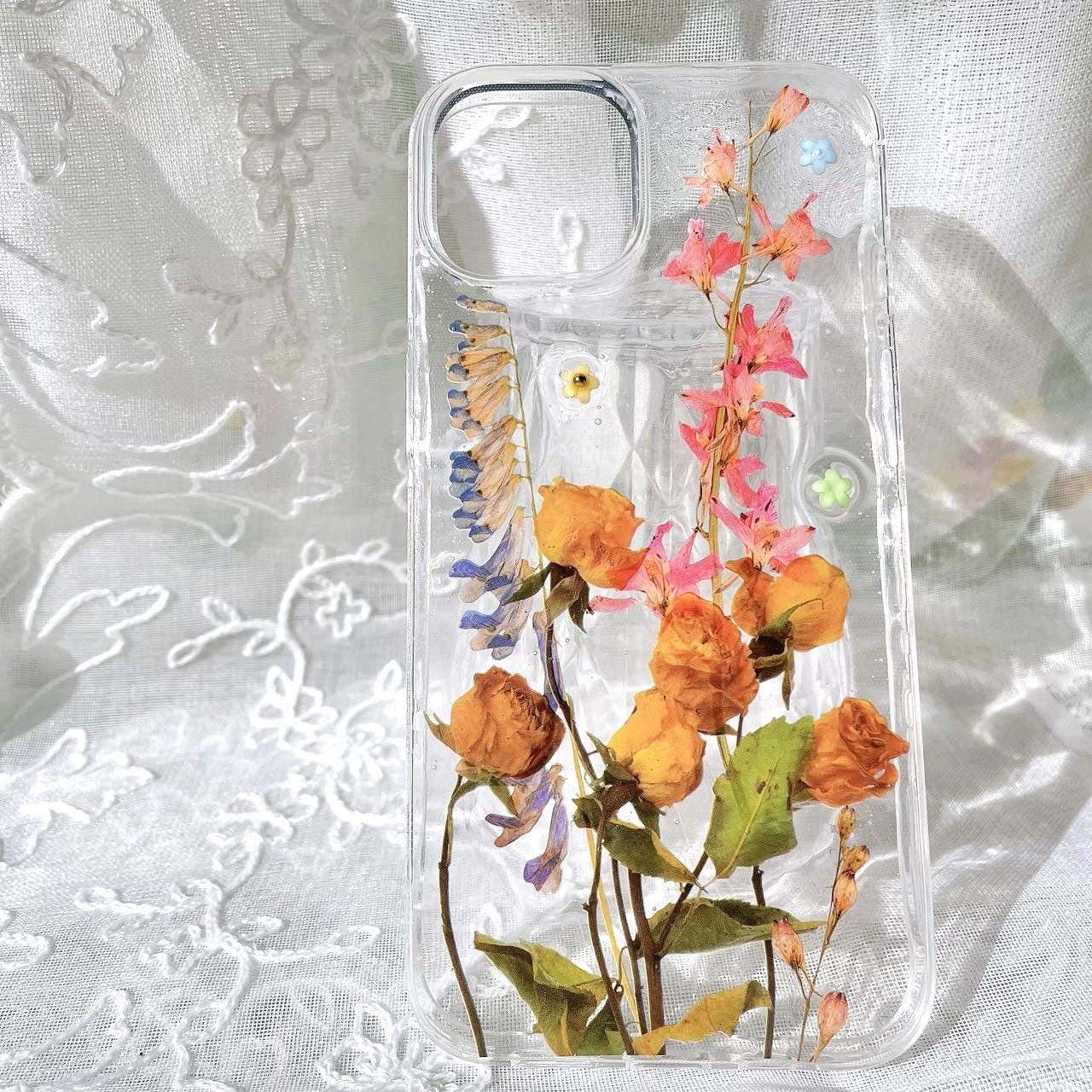 ハンドメイド　iPhone13/iPhone14 アイフォンケース　レジンスマホケース　iPhoneケース　お花柄